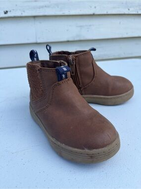 Cat & Jack Brown Kids Chelsea Boots with Blue Pull Tabs